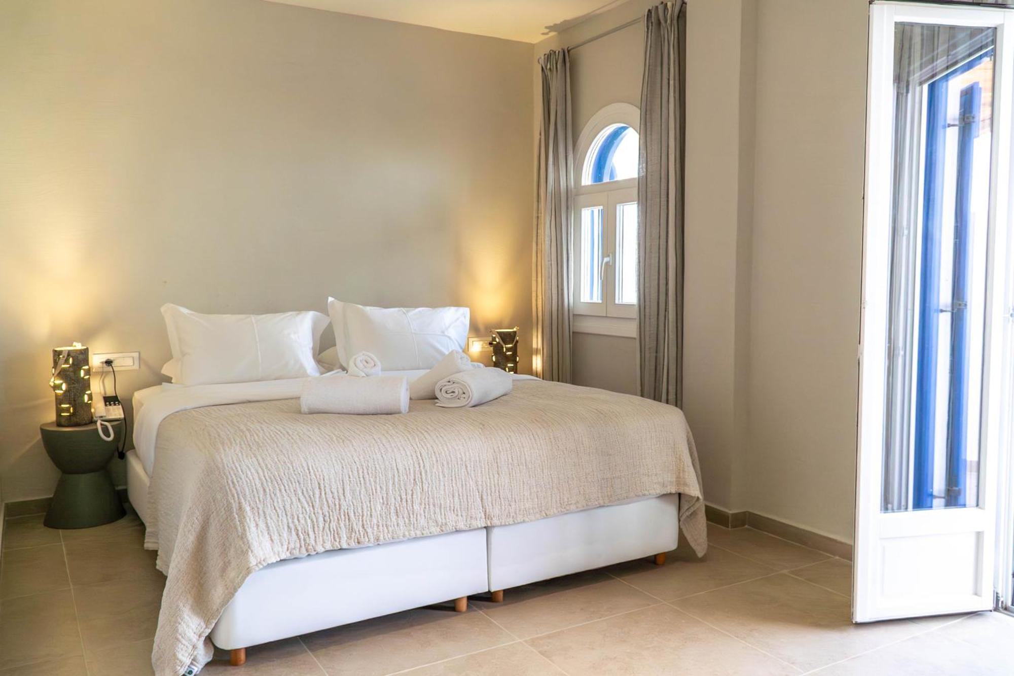 The Noverian Bios Santorini Boutique Hotel Fira  Room photo