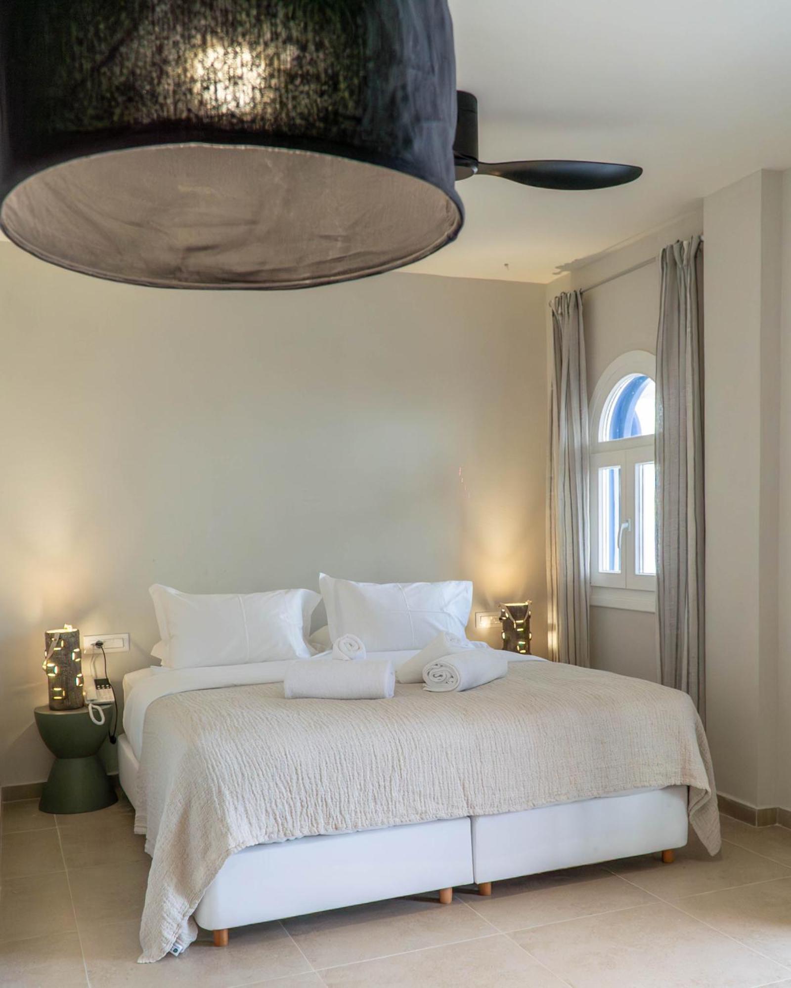 The Noverian Bios Santorini Boutique Hotel Fira  Room photo