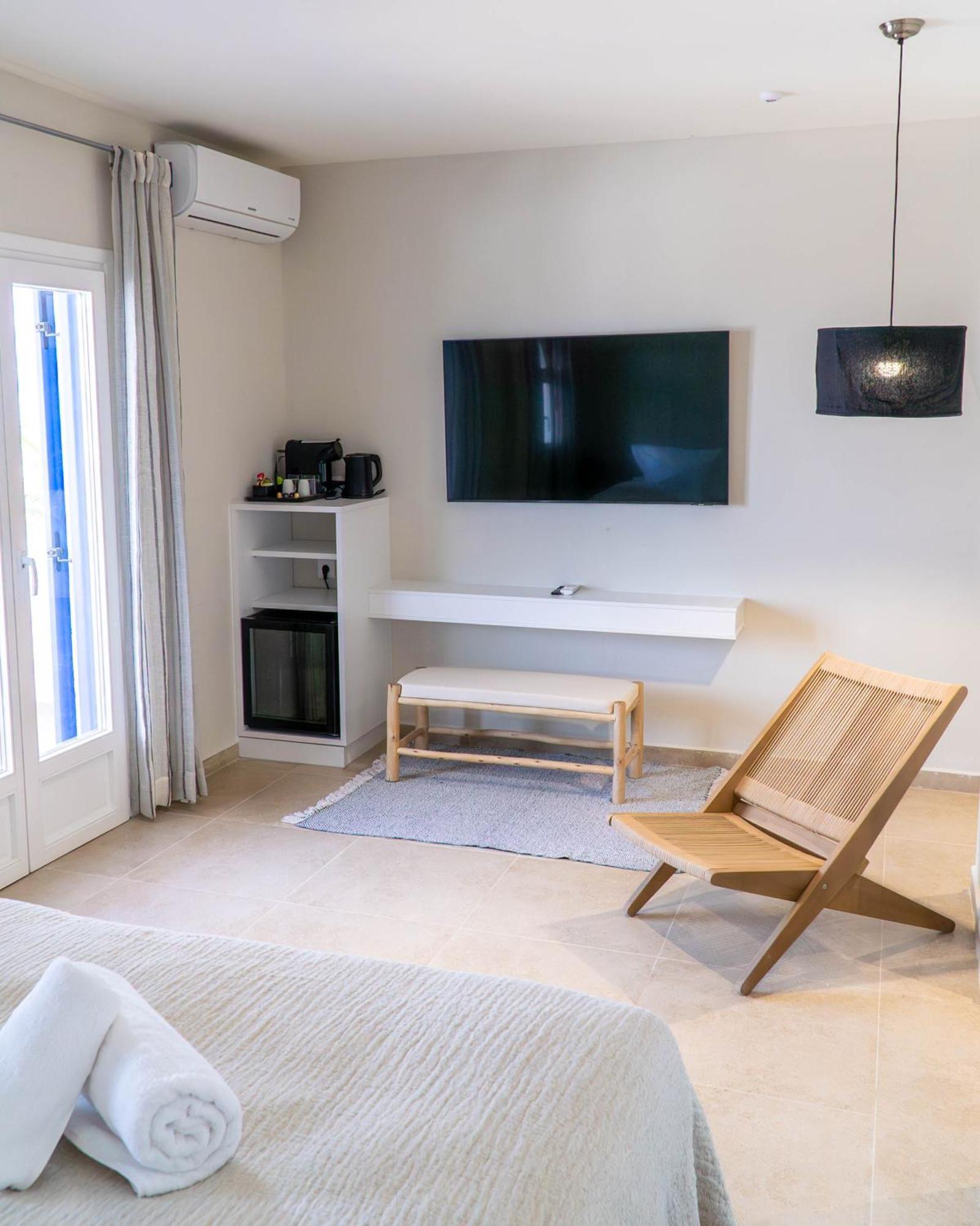 The Noverian Bios Santorini Boutique Hotel Fira  Room photo